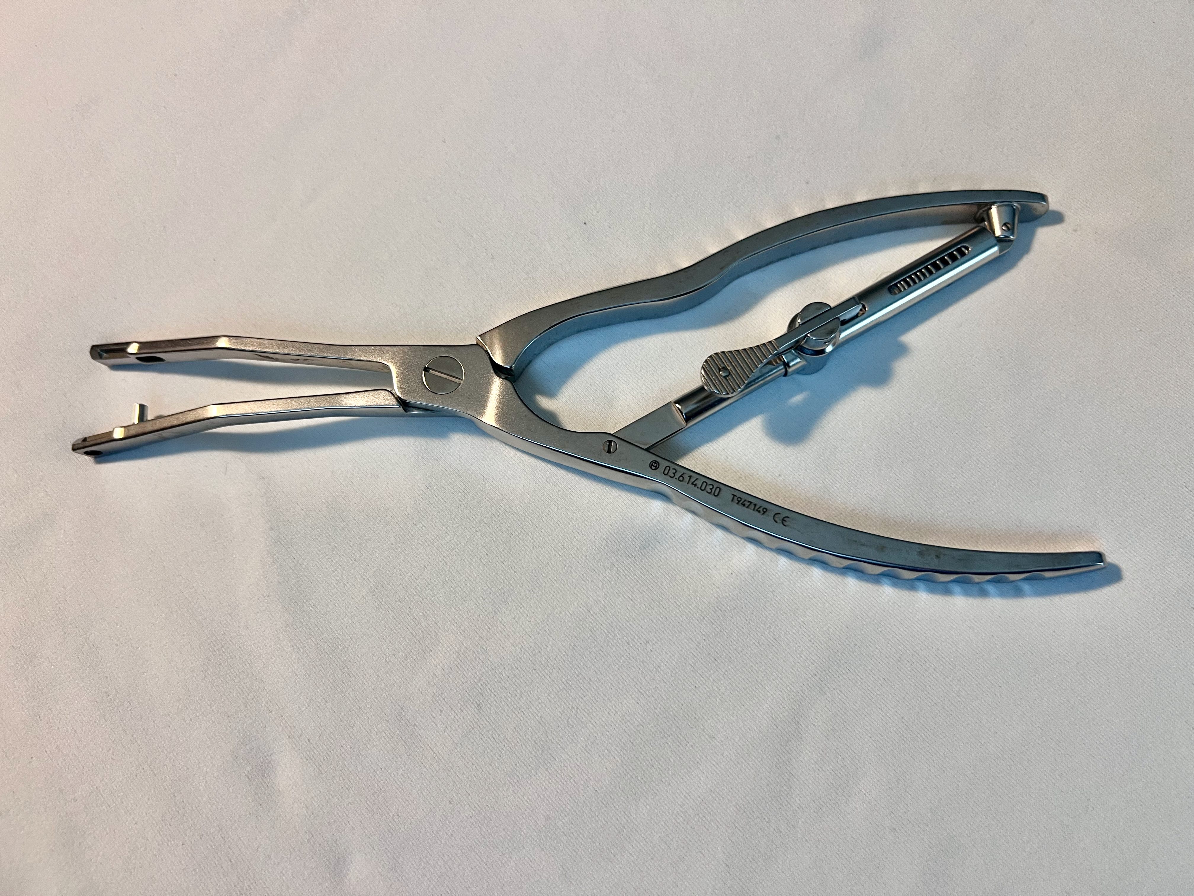 03.614.030 SYNAPSE Spinal Implant Holding/Compression Forceps w/ Ratchet US2100