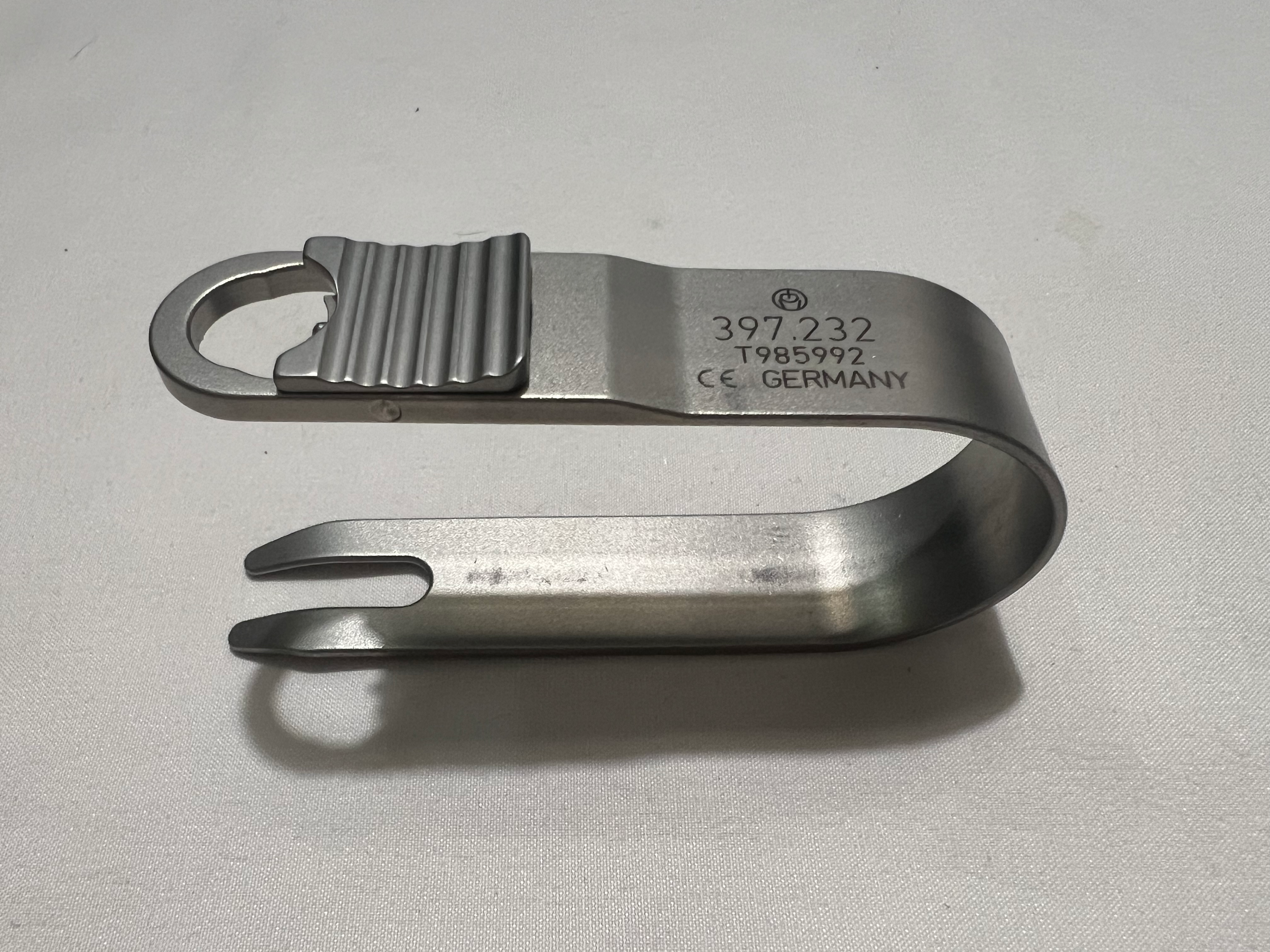 397.232 Matrix Malleable C Retractor US1538