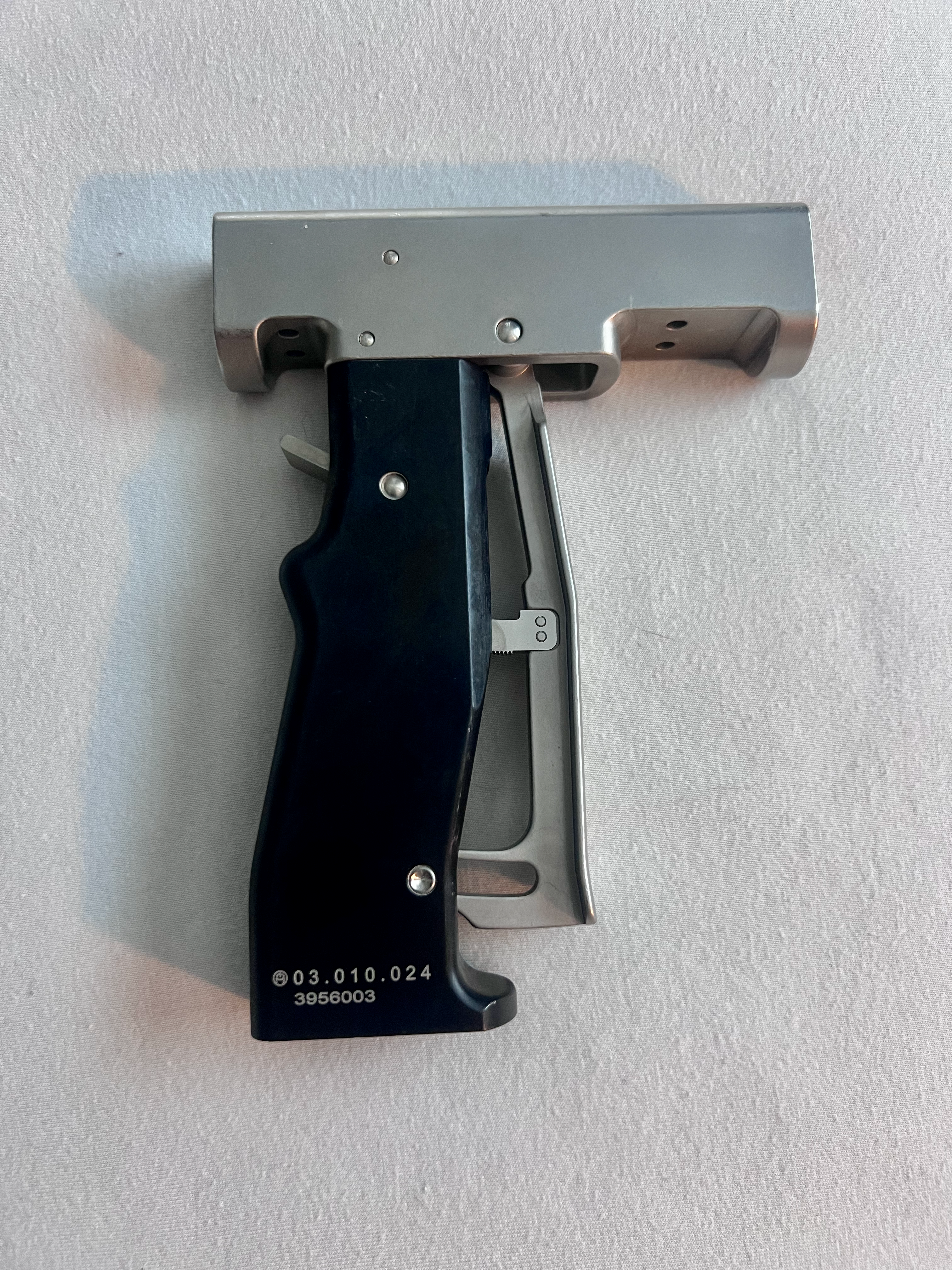 03.010.024 Orthopedic Holding Device For Guide Wires & Reaming Rods US1938