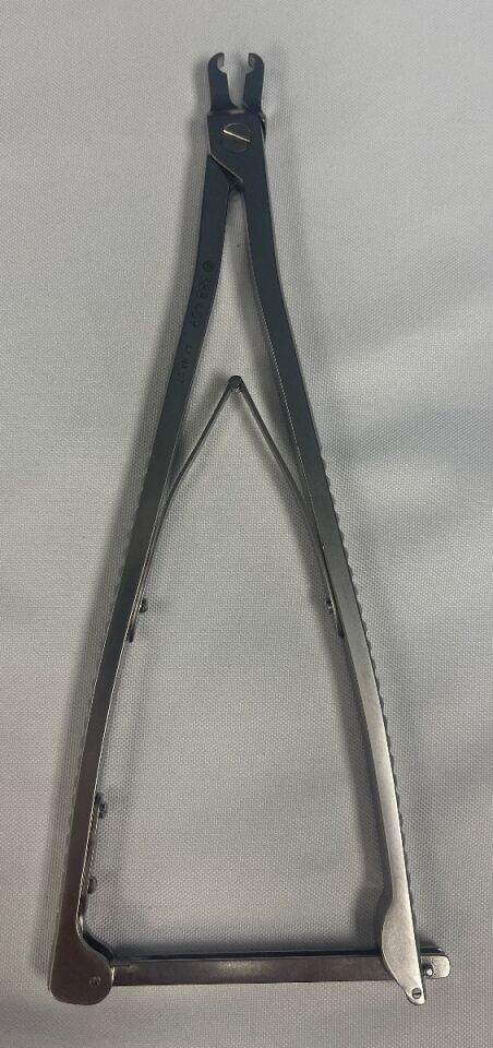 388.409 6mm Rod Holding Forceps w/ Narrow Jaws, ClickX US125