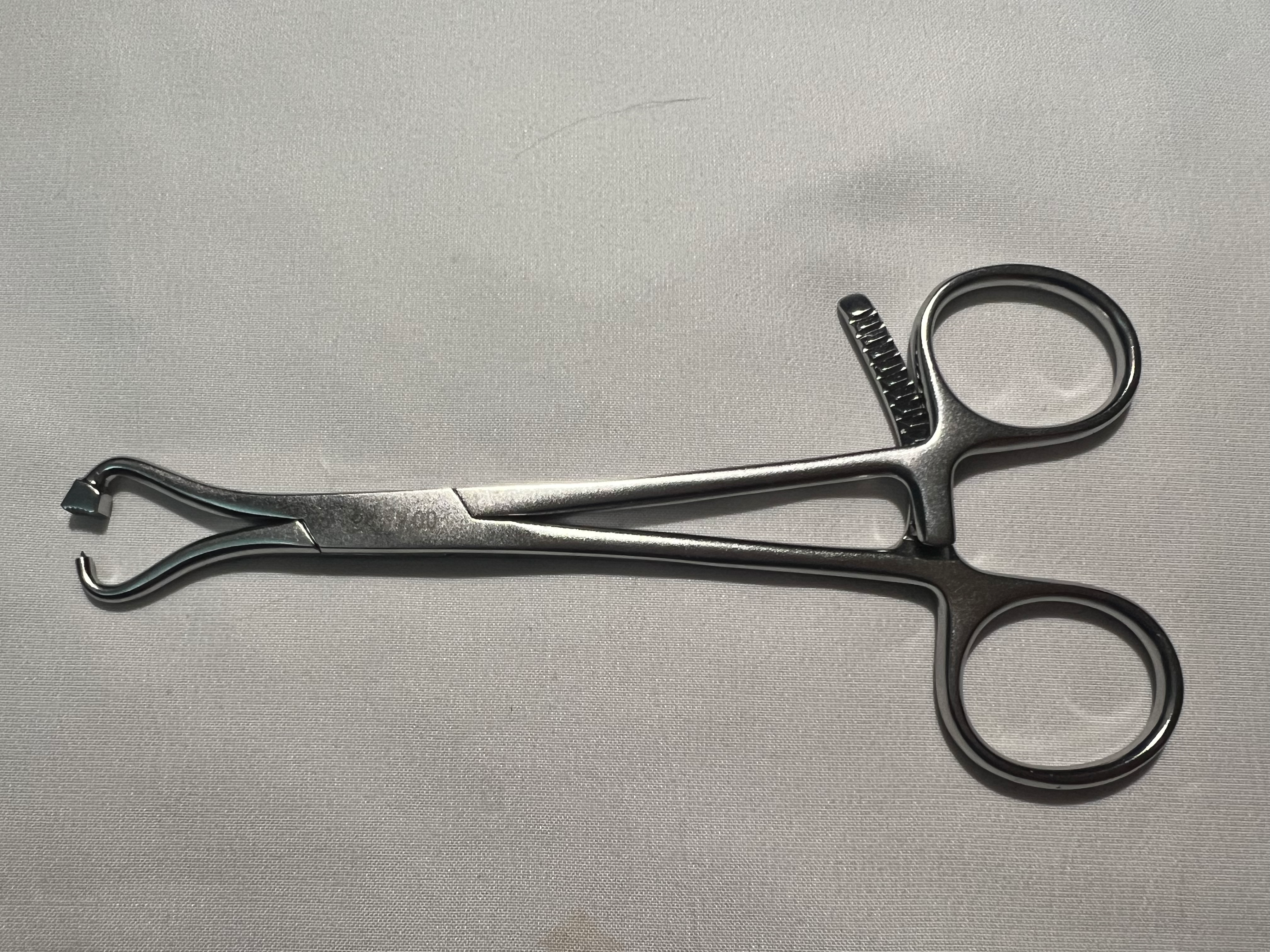 399.00 Holding Forceps w/ Foot For Mini Plates US1430