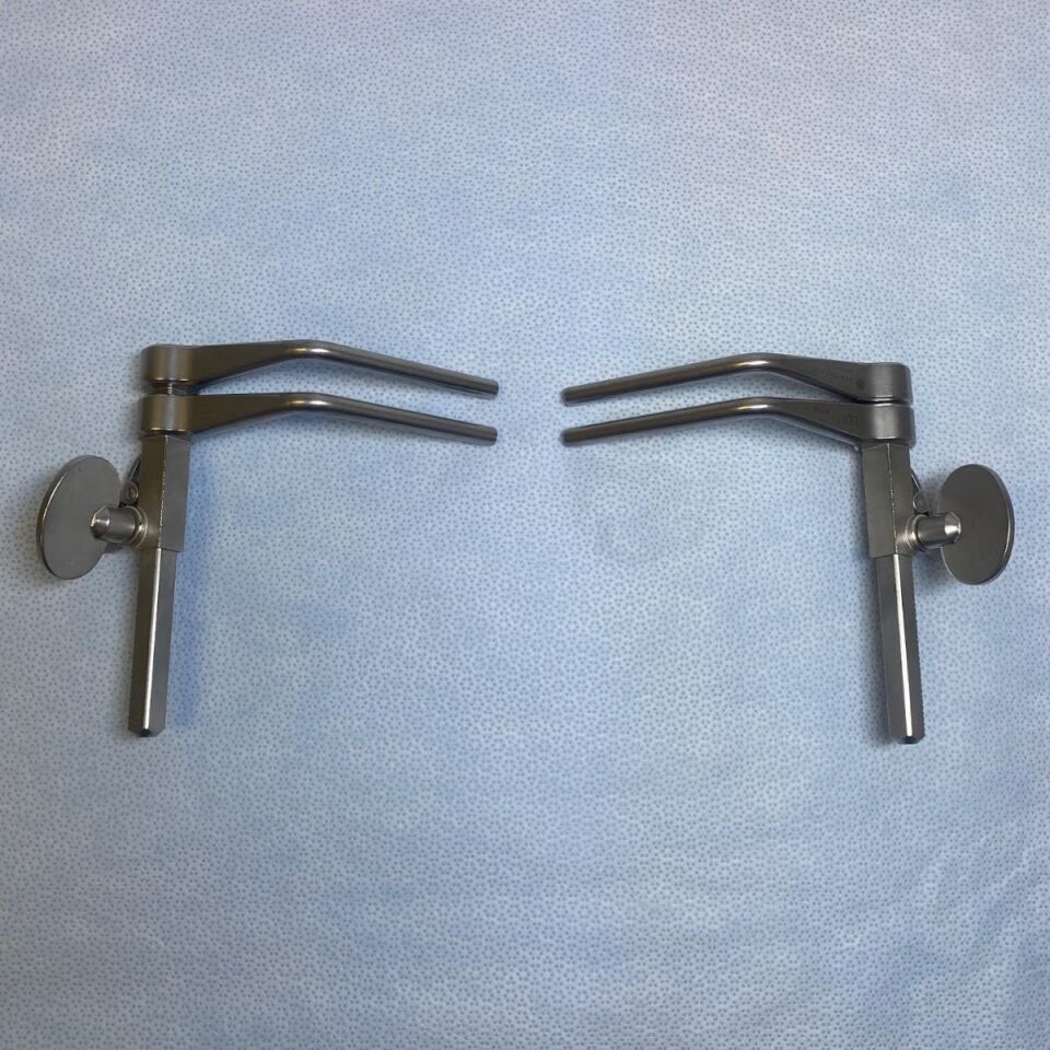 U44-631-10 / U44-621-10 Left and Right Cervical Retractor Set US146