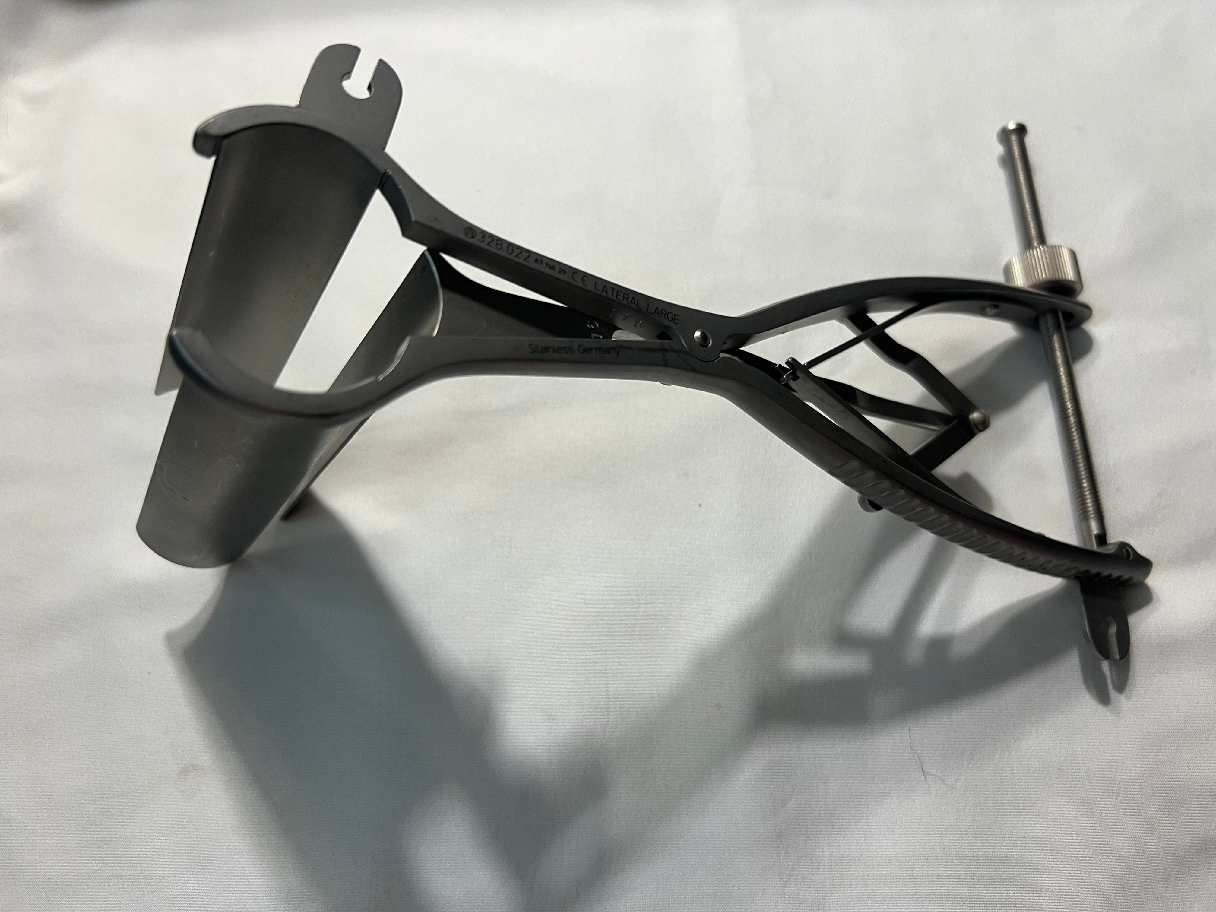 328.022 Large Lateral Three Blade Retractor US1455