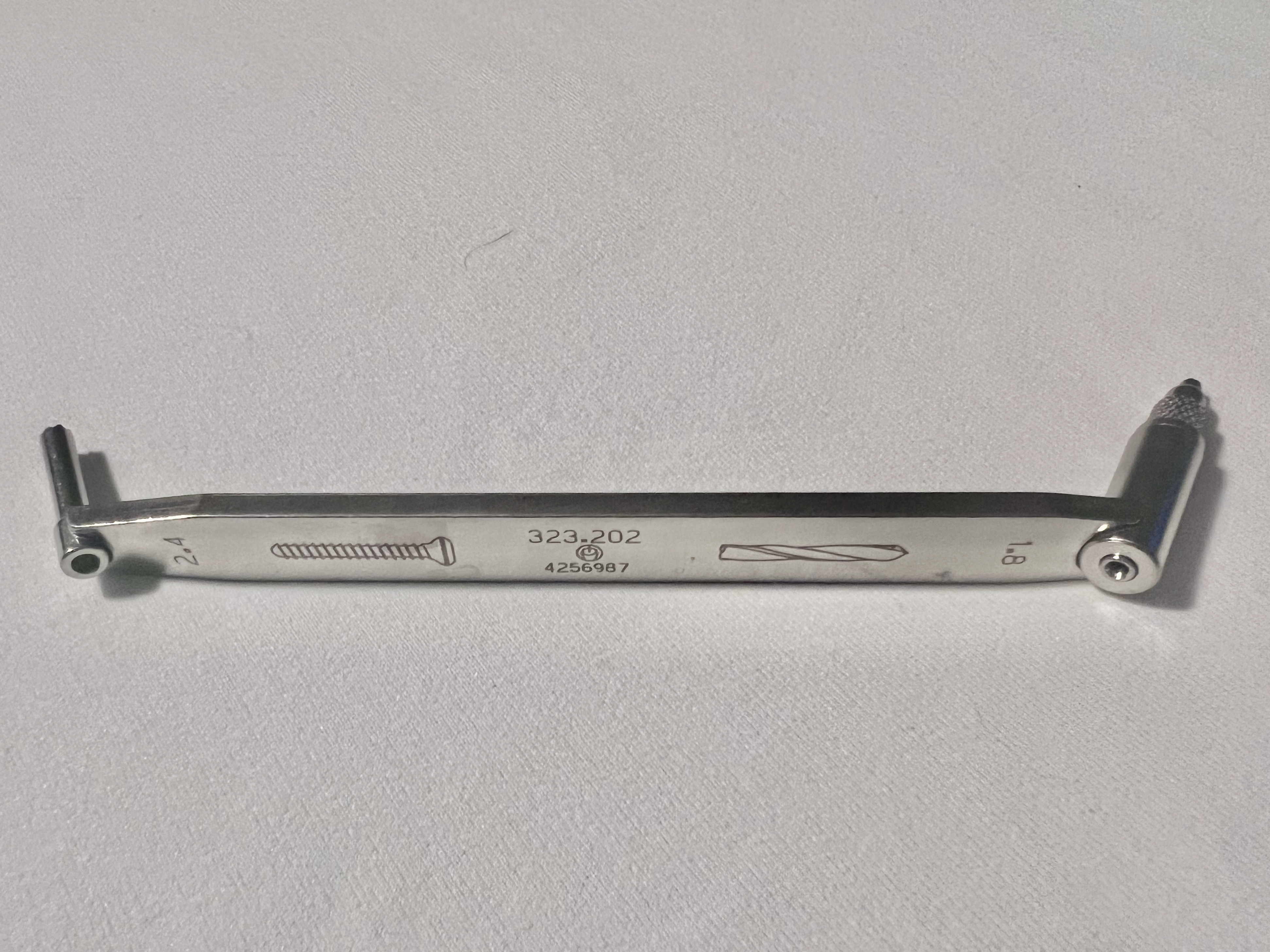 323.202 Orthopedic 2.4mm Universal Drill Guide US2129