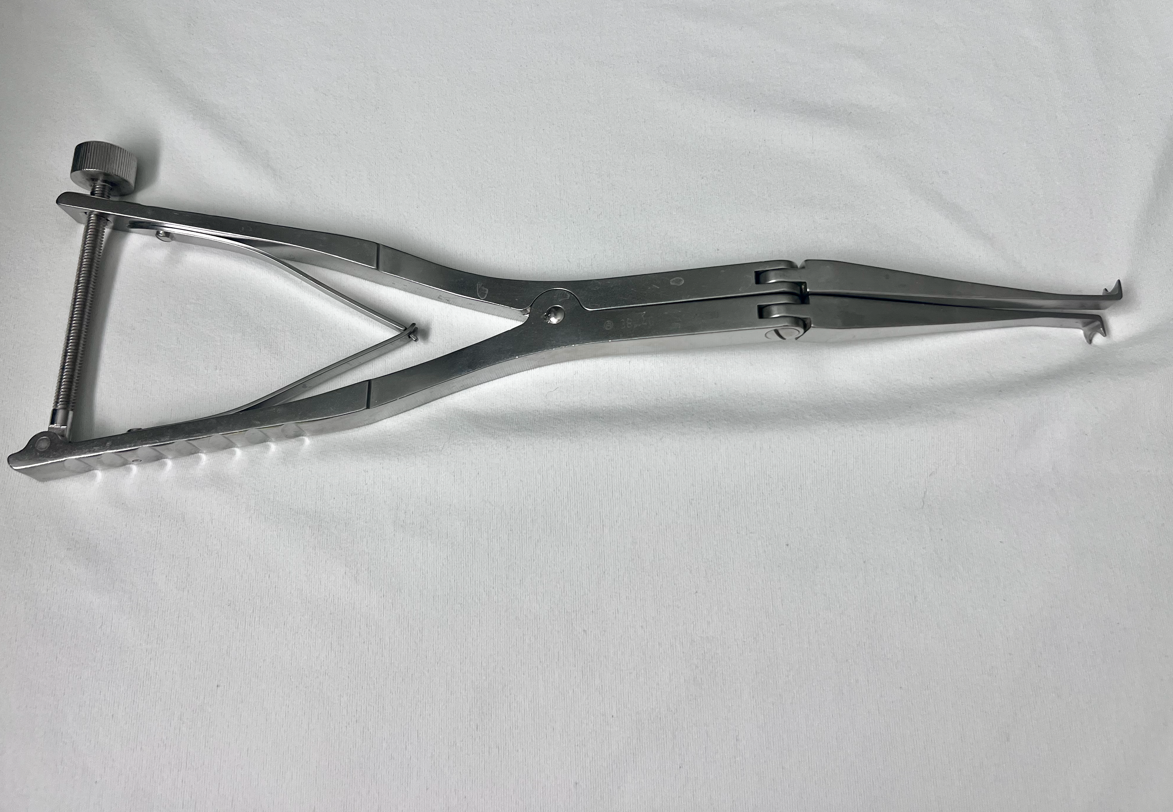 388.406 Orthopedic Click'X Spine System Hinged Distraction Forceps US2145