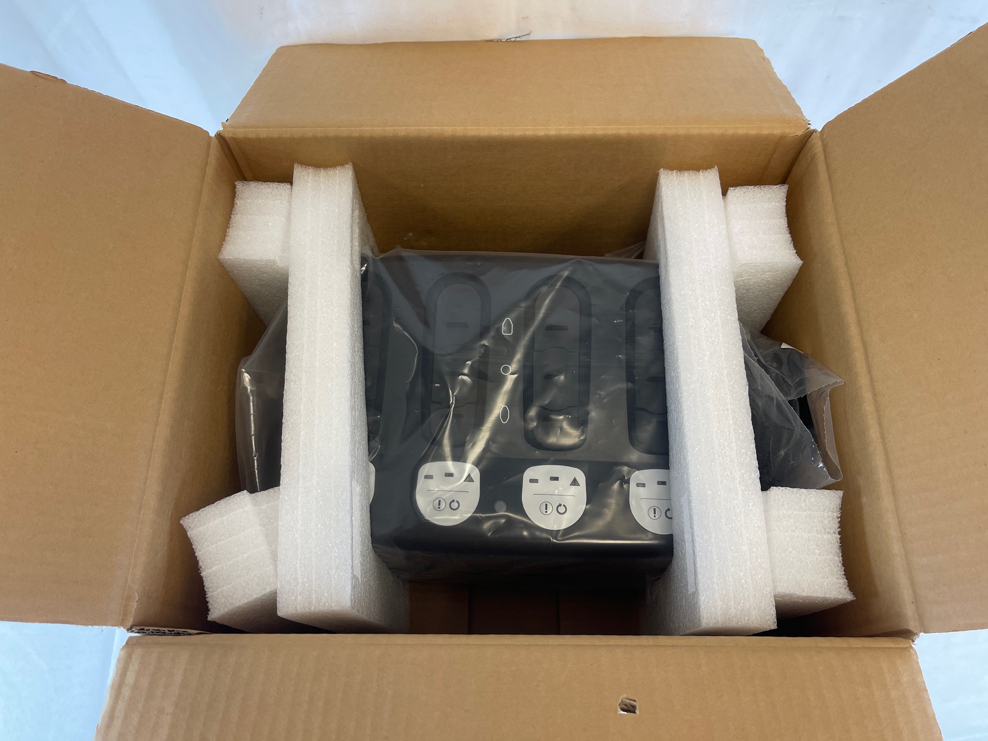 05.001.204 Universal Battery Charger II CCMED147