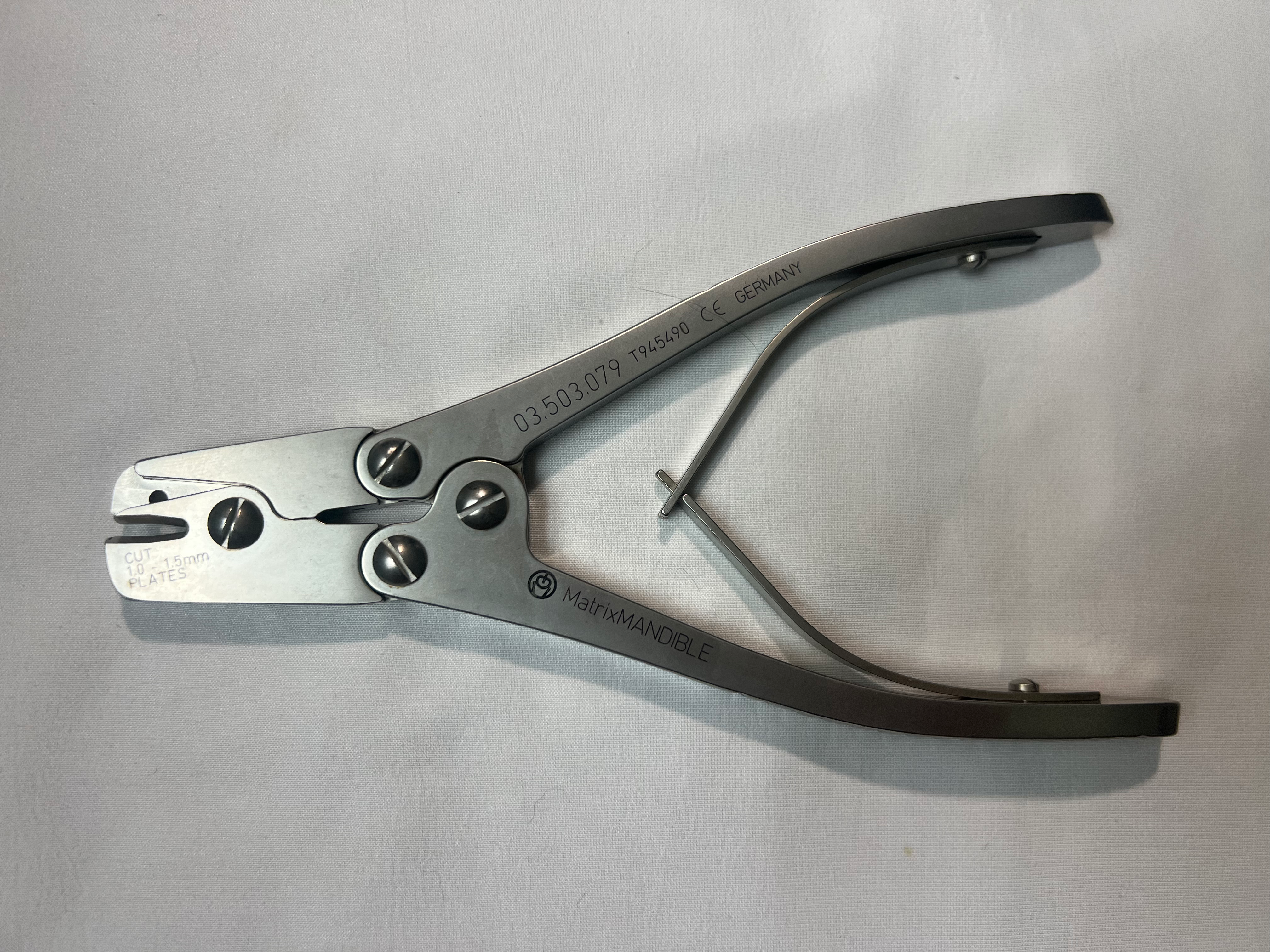 03.503.079 MatrixMandible Cutting Pliers US1401