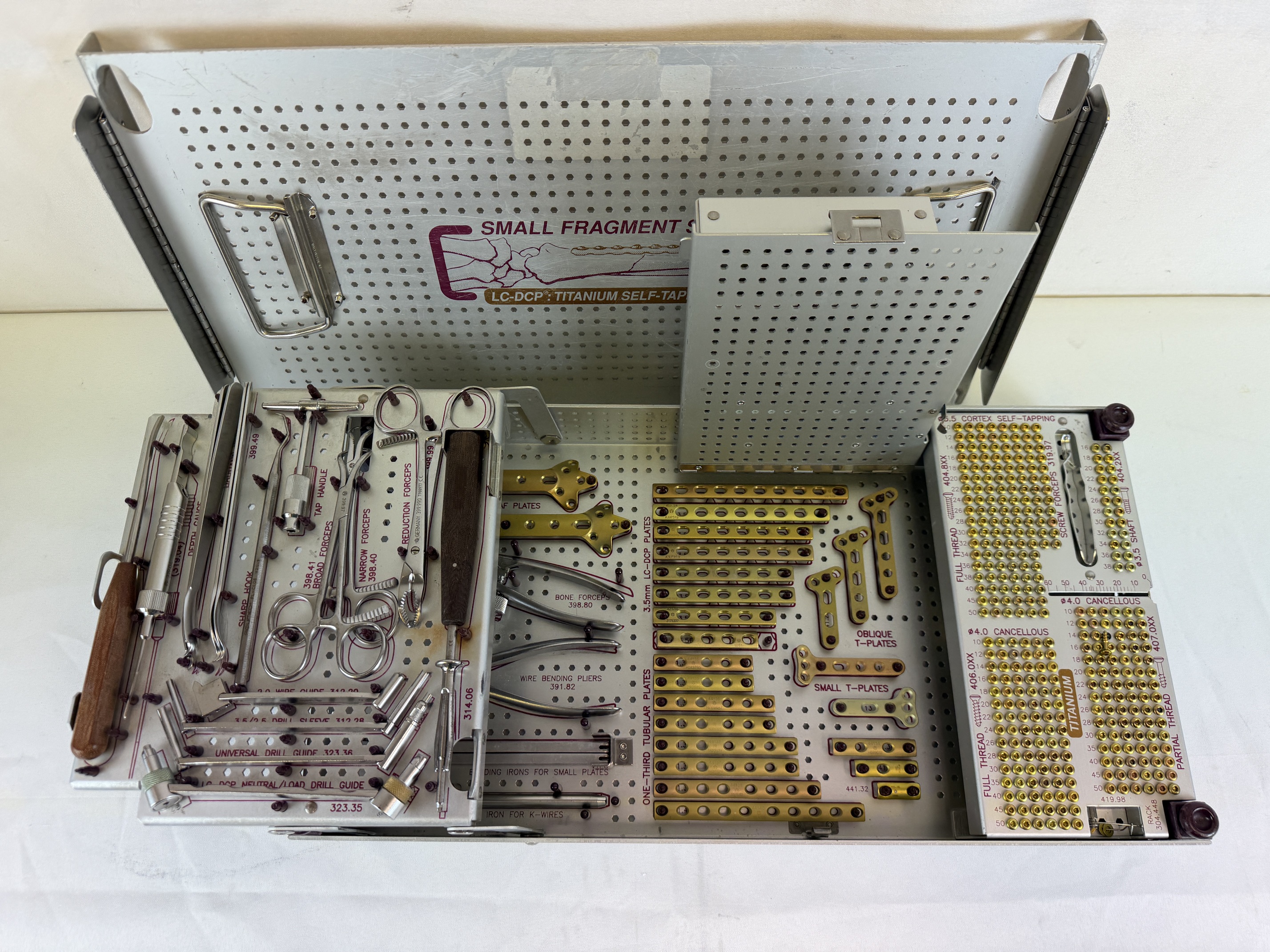 Synthes LC-DCP Titanium Small Fragment Set
CCMED99
