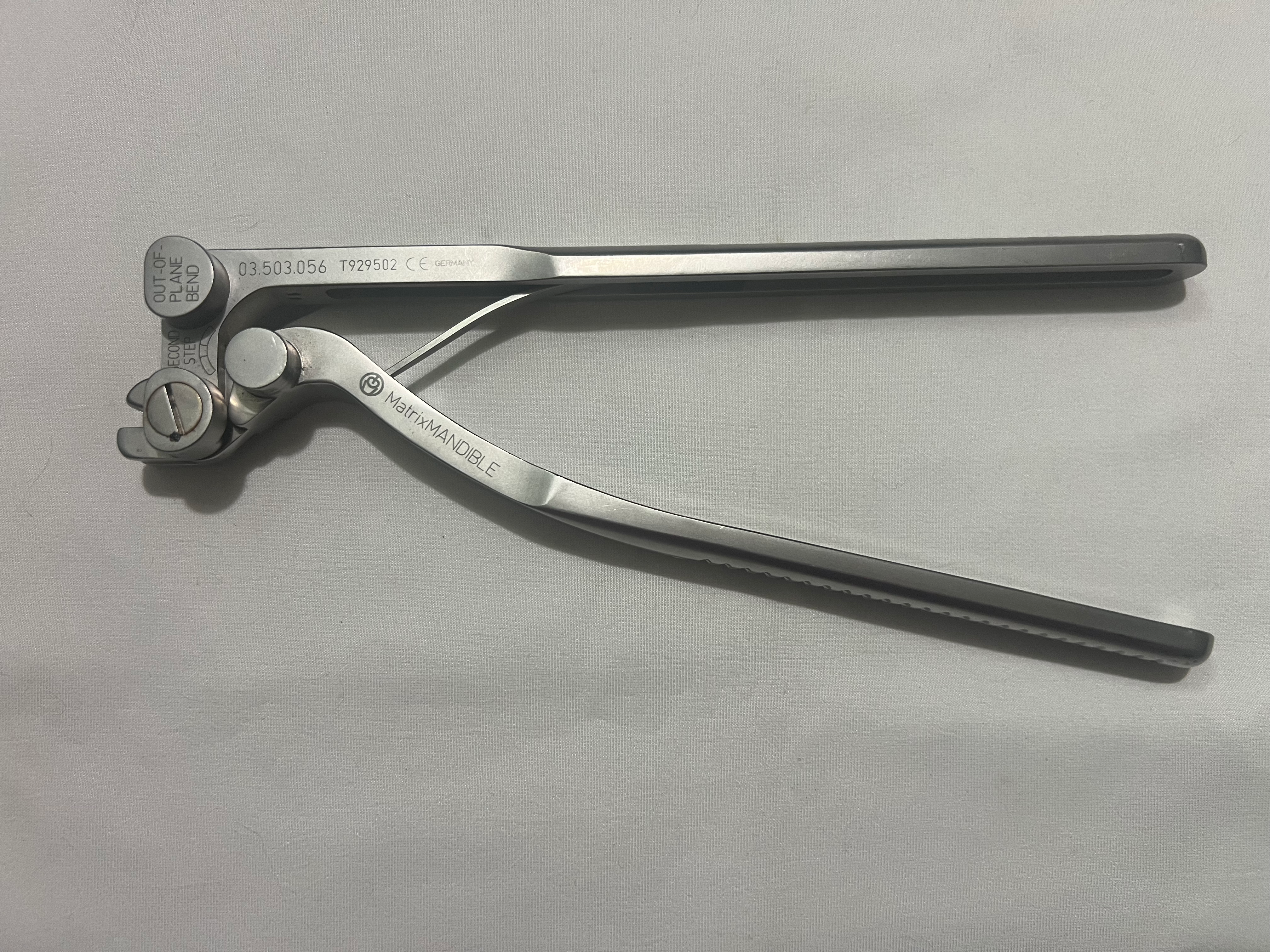 03.503.056 MatrixMANDIBLE Combination Bending Pliers w/ Nose US1528