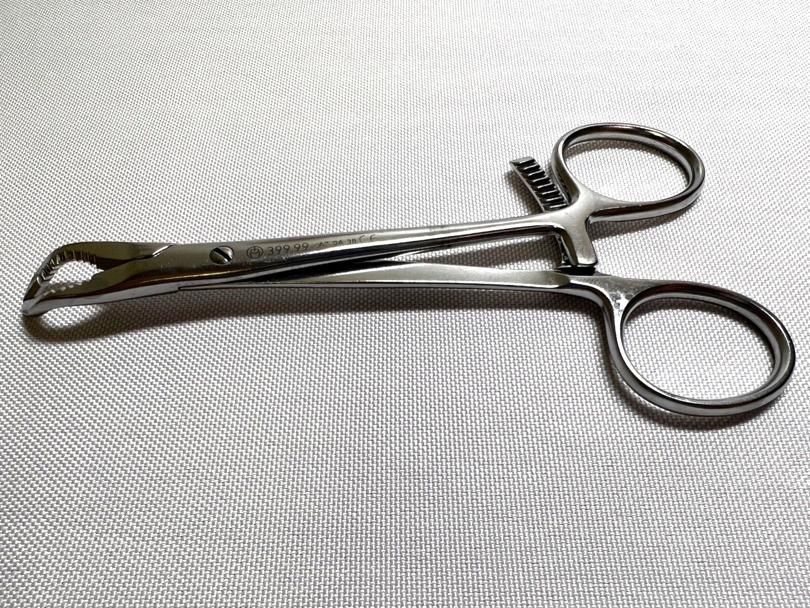 Synthes 399.99 Reduction Forceps, Ratchet, Serrated Jaws, 144mm Length US1011