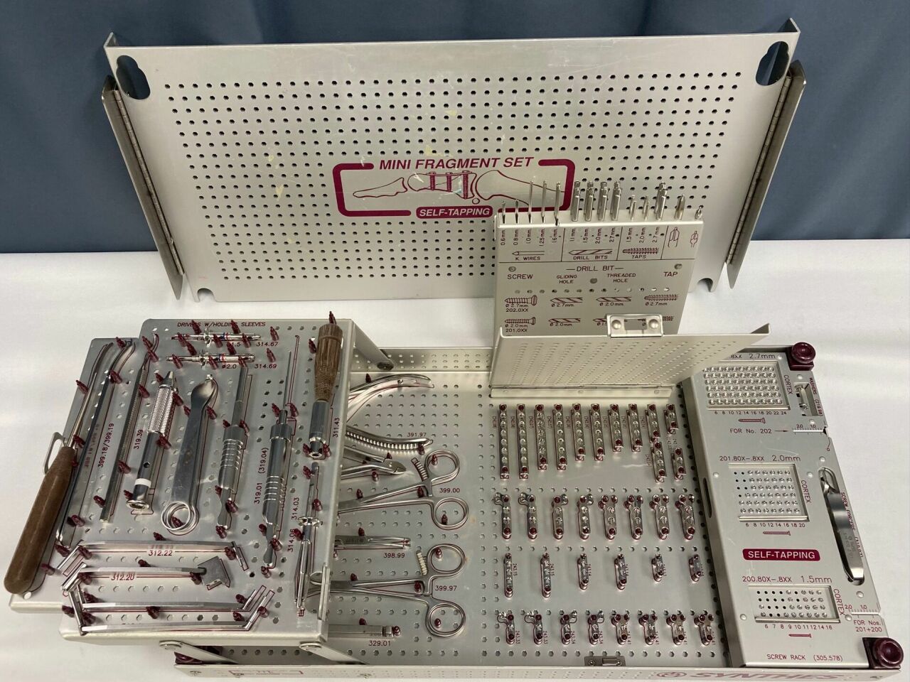Mini Fragment Instrument & Implant Set w/ Self Tapping Screws 105.488 CCMED301