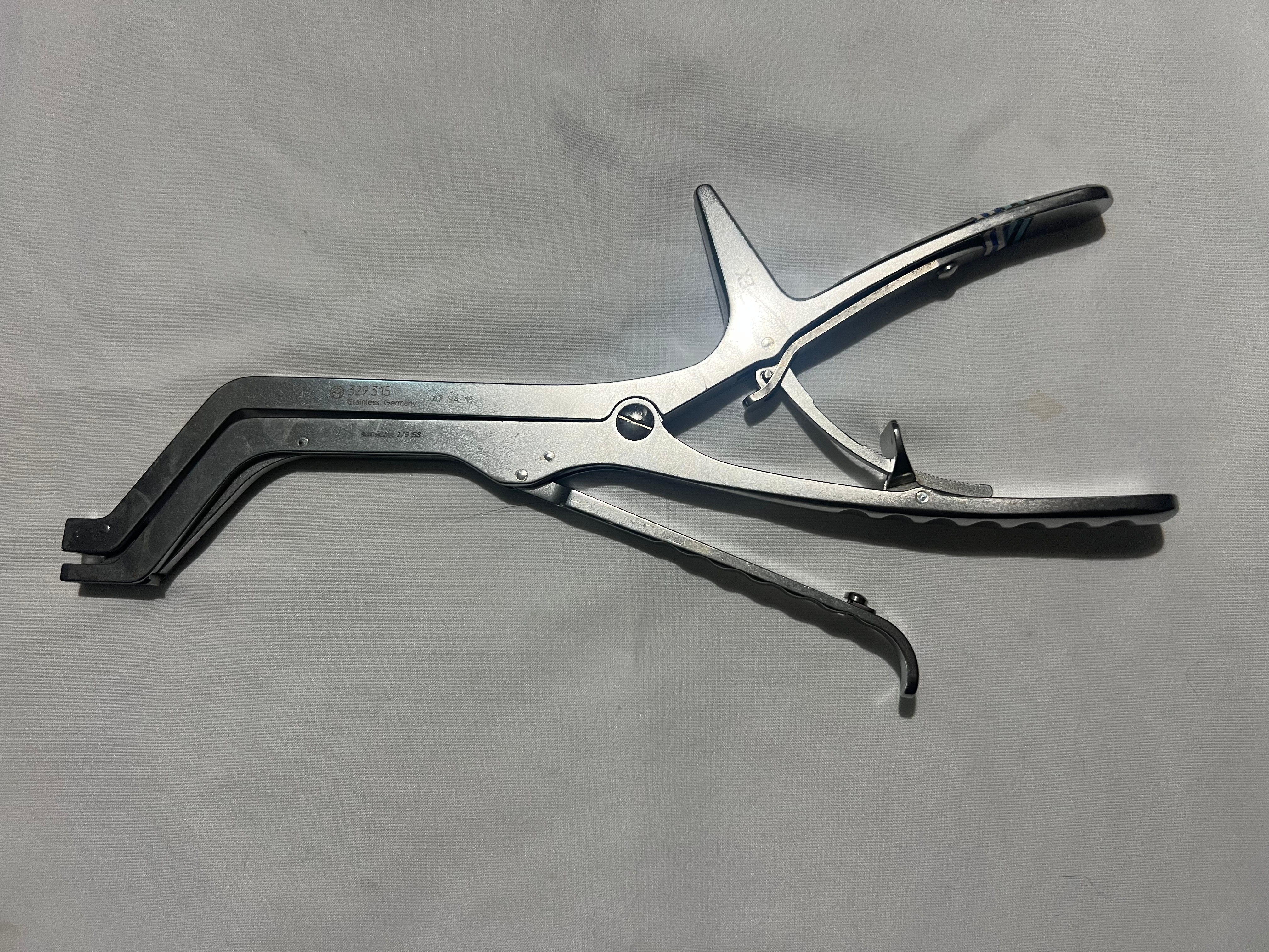 329.315 Crimping Device For Cranial Flap Tube Clamp US1485