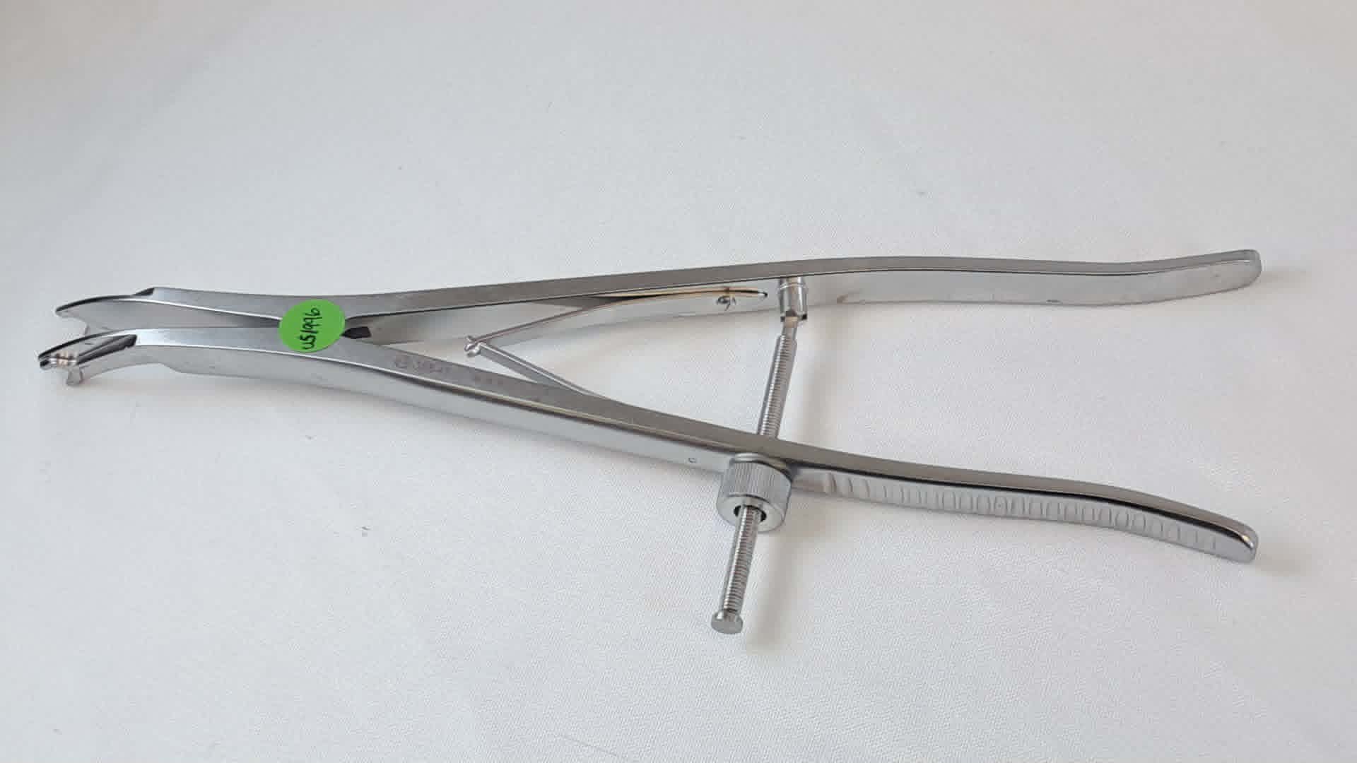 388.41 Universal Spine Curved Distractor US1996