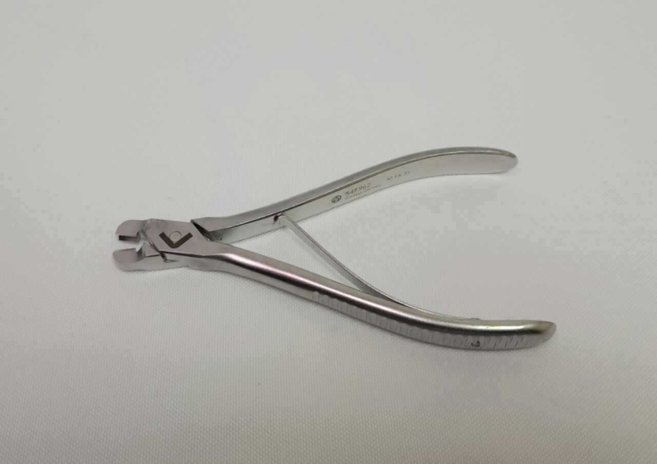 347.962 Right Angle Bending Pliers US44