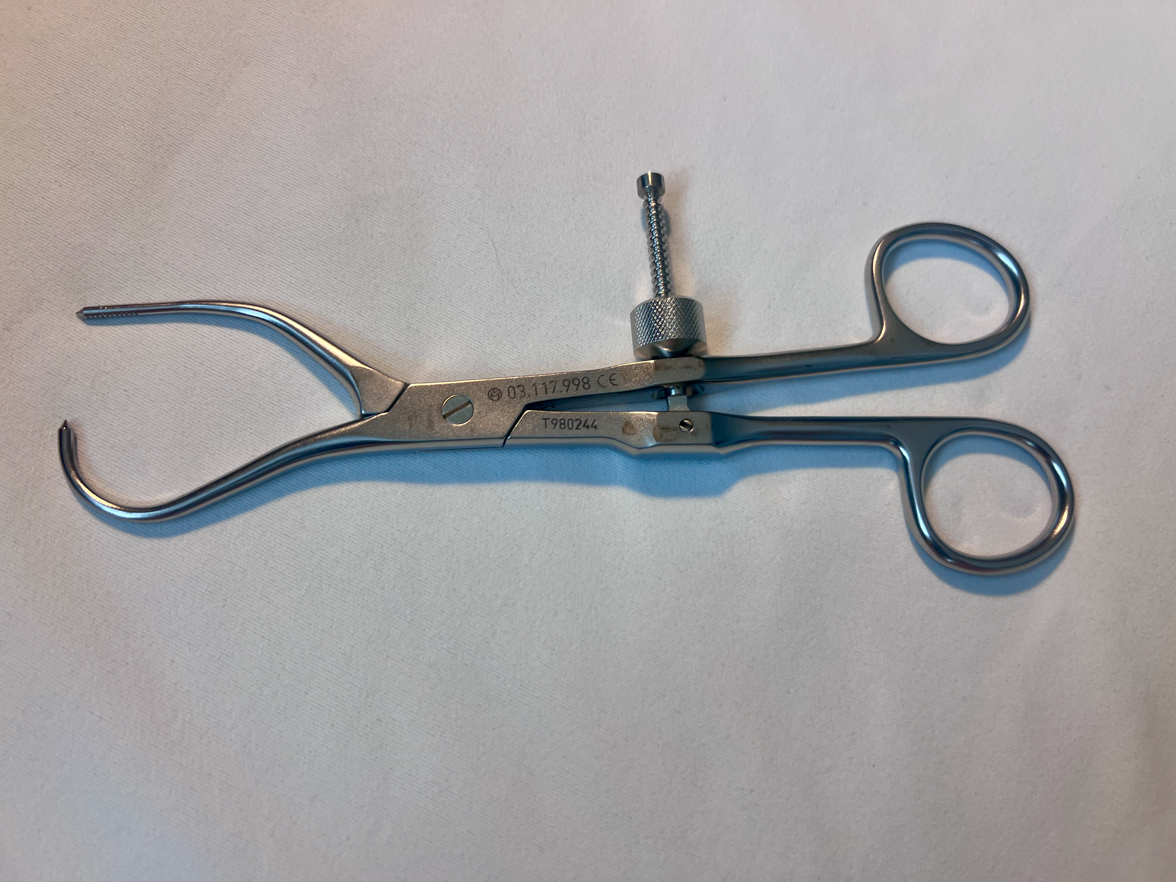 03.117.998 Straight/Curved Reduction Forceps w/ Points US2019