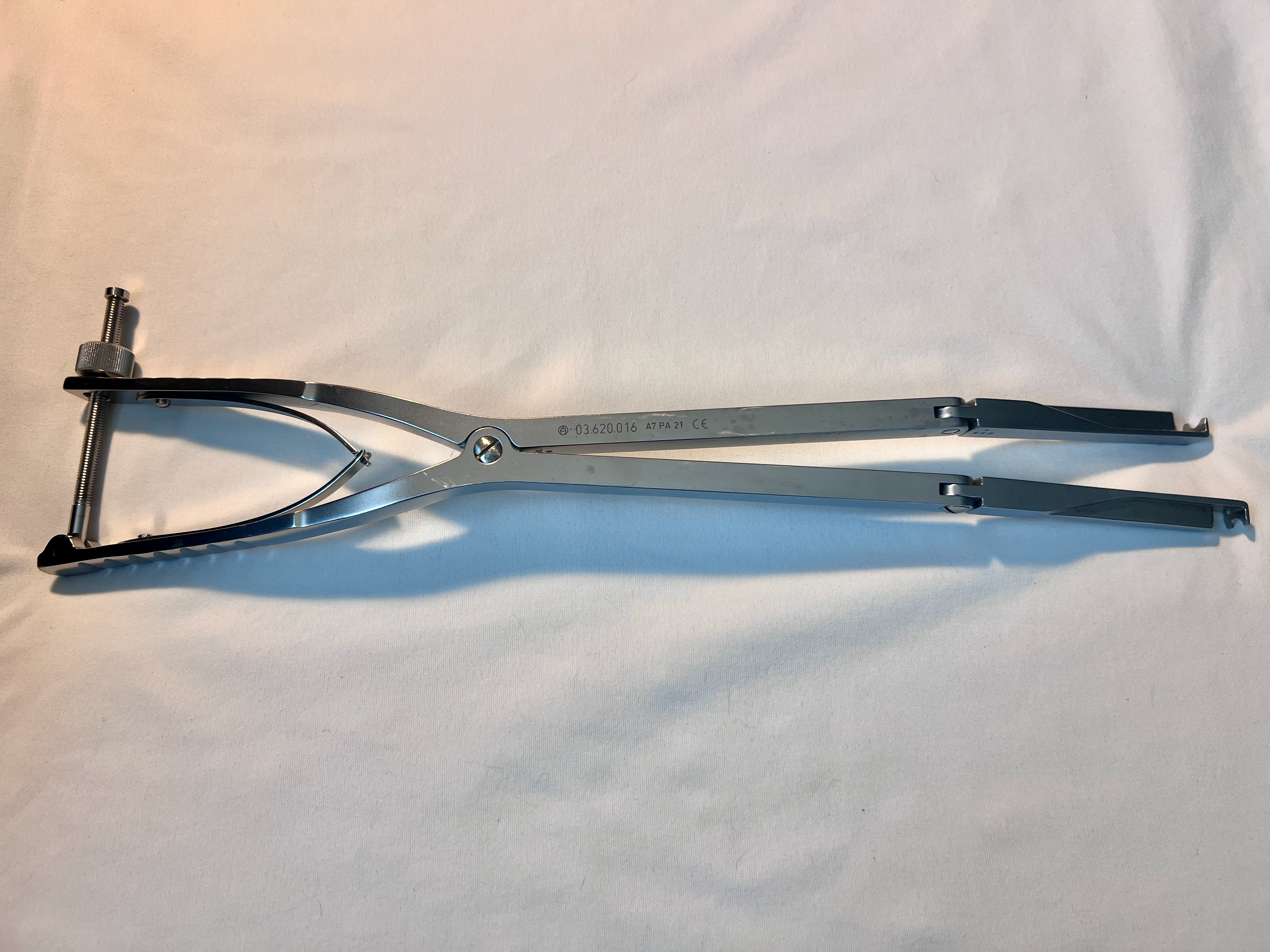 03.620.016 Pangea Spine System Distractor With Hinge US2154