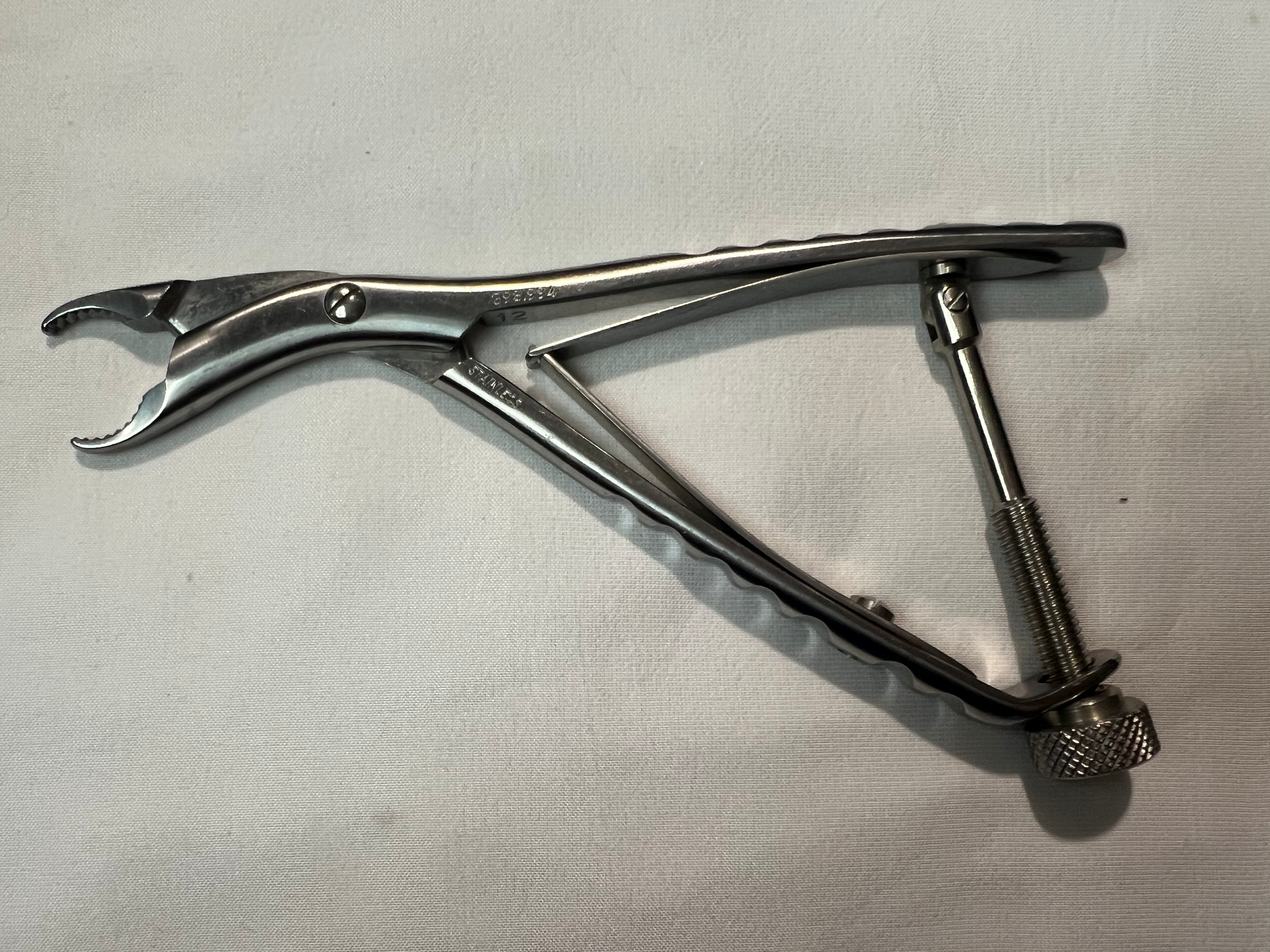 398.994 Serrated Forceps w/ Speed Lock US1435