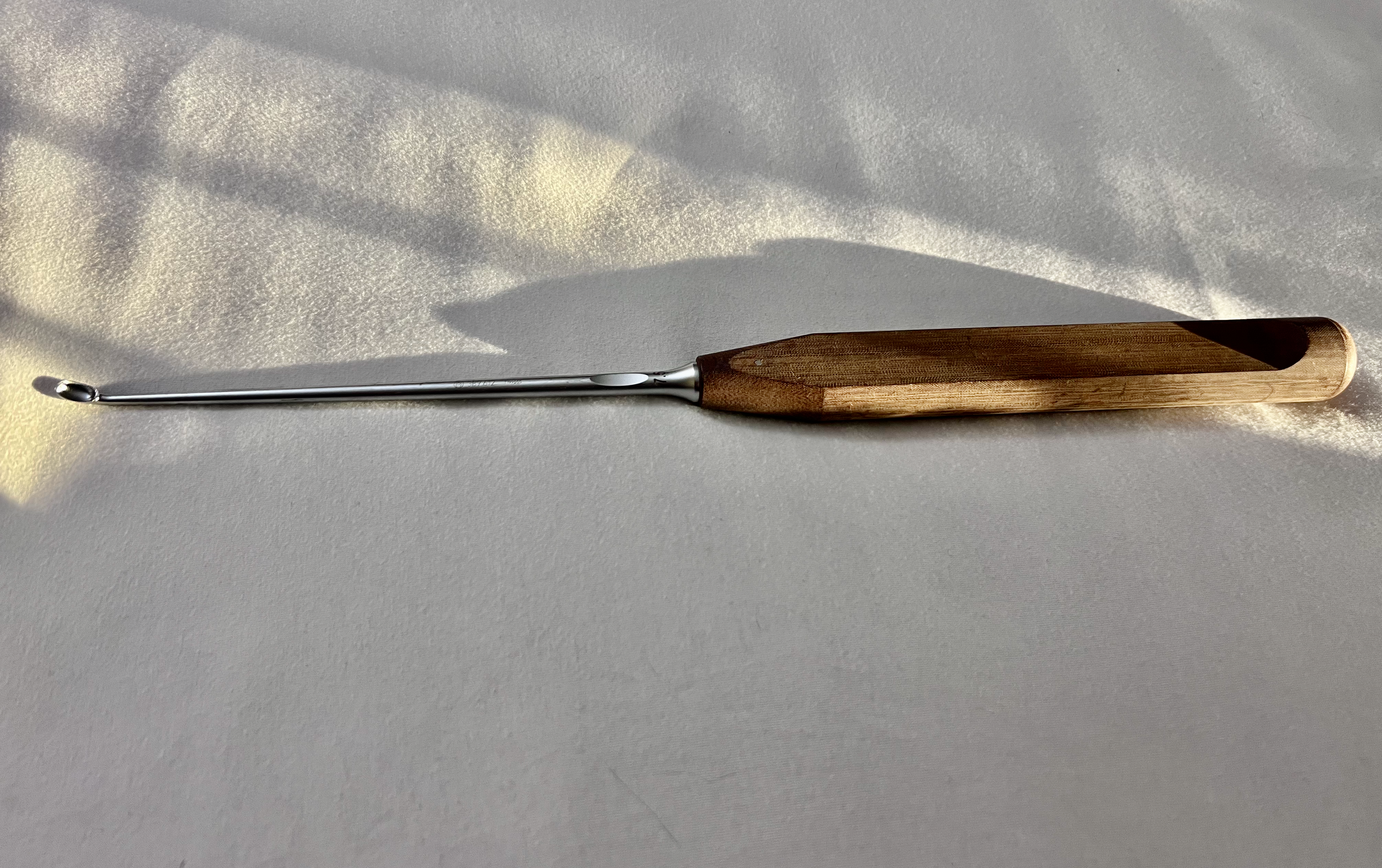 389.612 Angled 7.5mm Oval Cup Bone Curette US1768