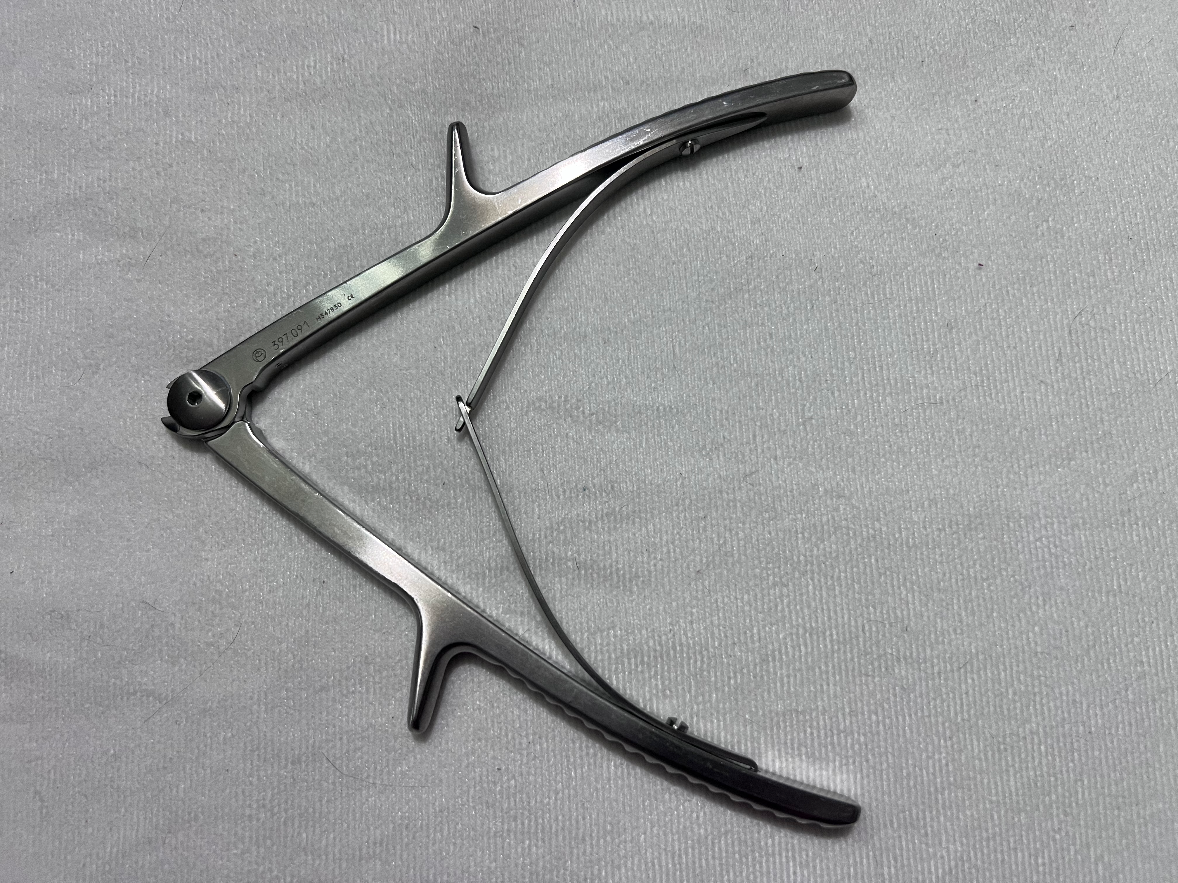 397.091 Surgical Mesh Cutter US1628