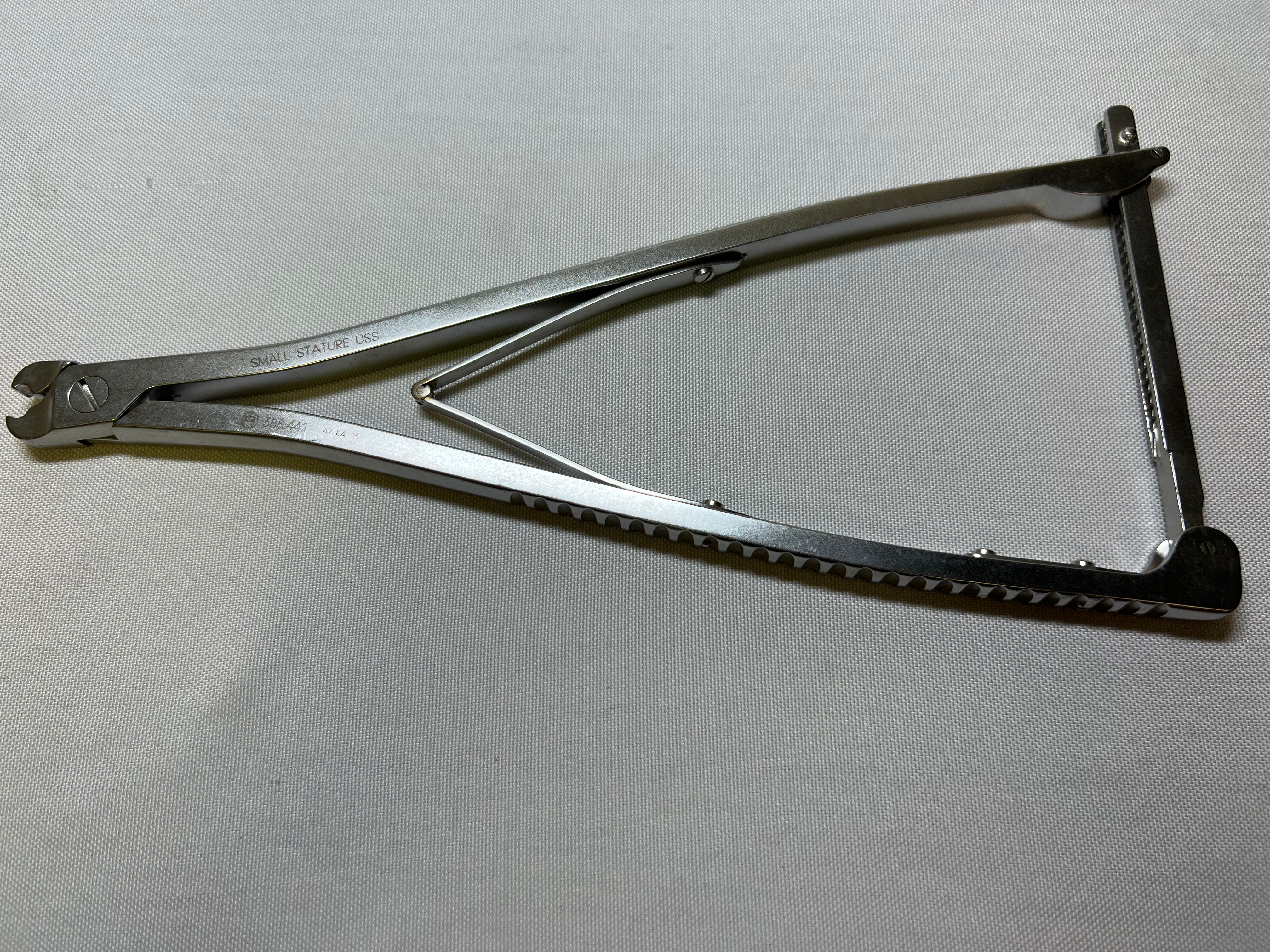 388.441 Small Stature Holding Forceps 5mm US1095