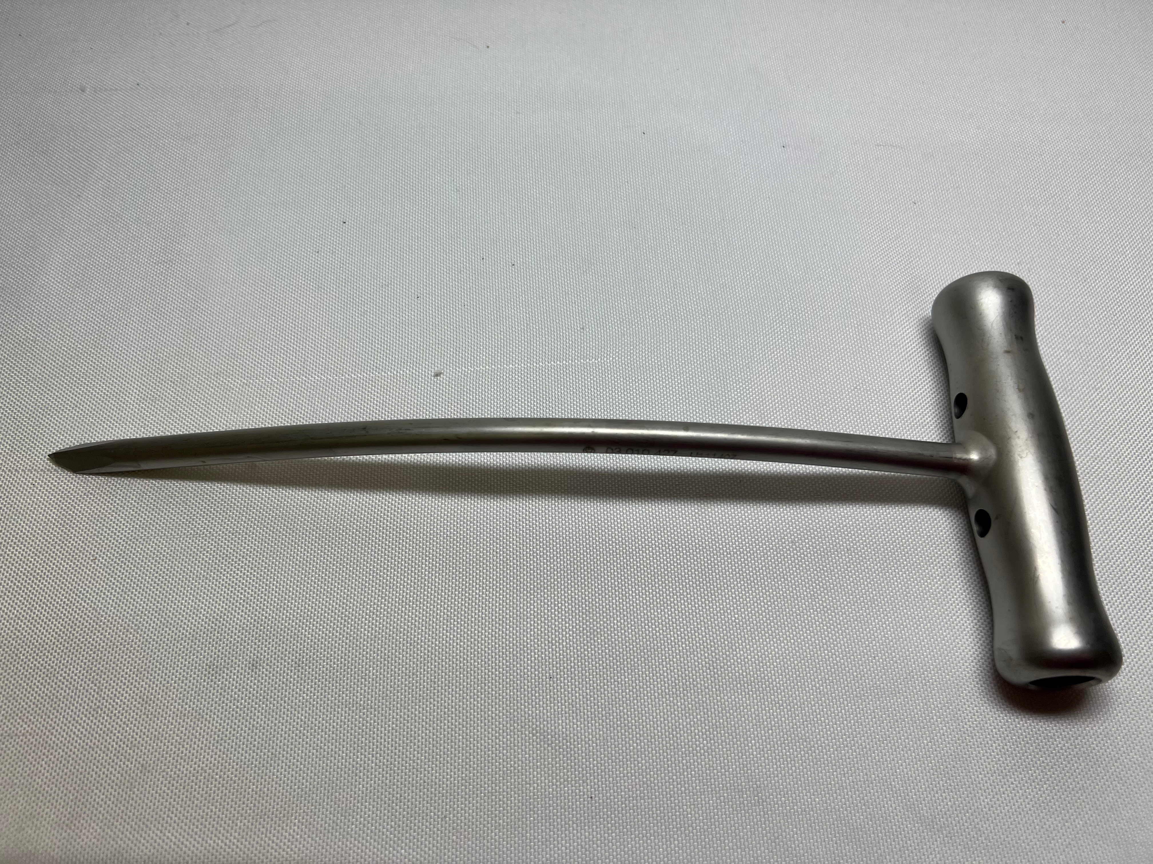 03.020.427 Intramedullary Reduction Curved Awl 8mm US1229