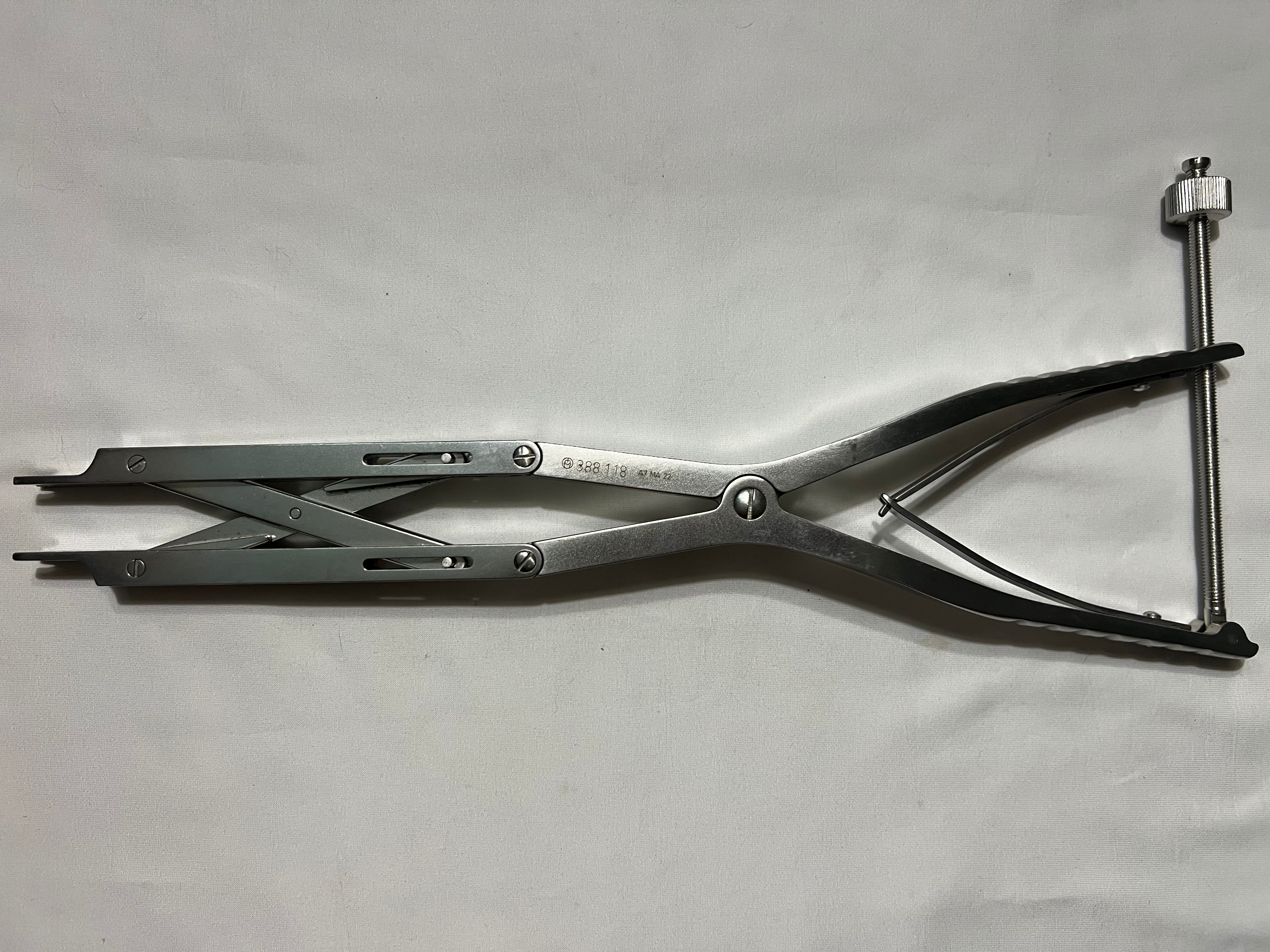 388.118 Parallel Distraction Forceps US1502