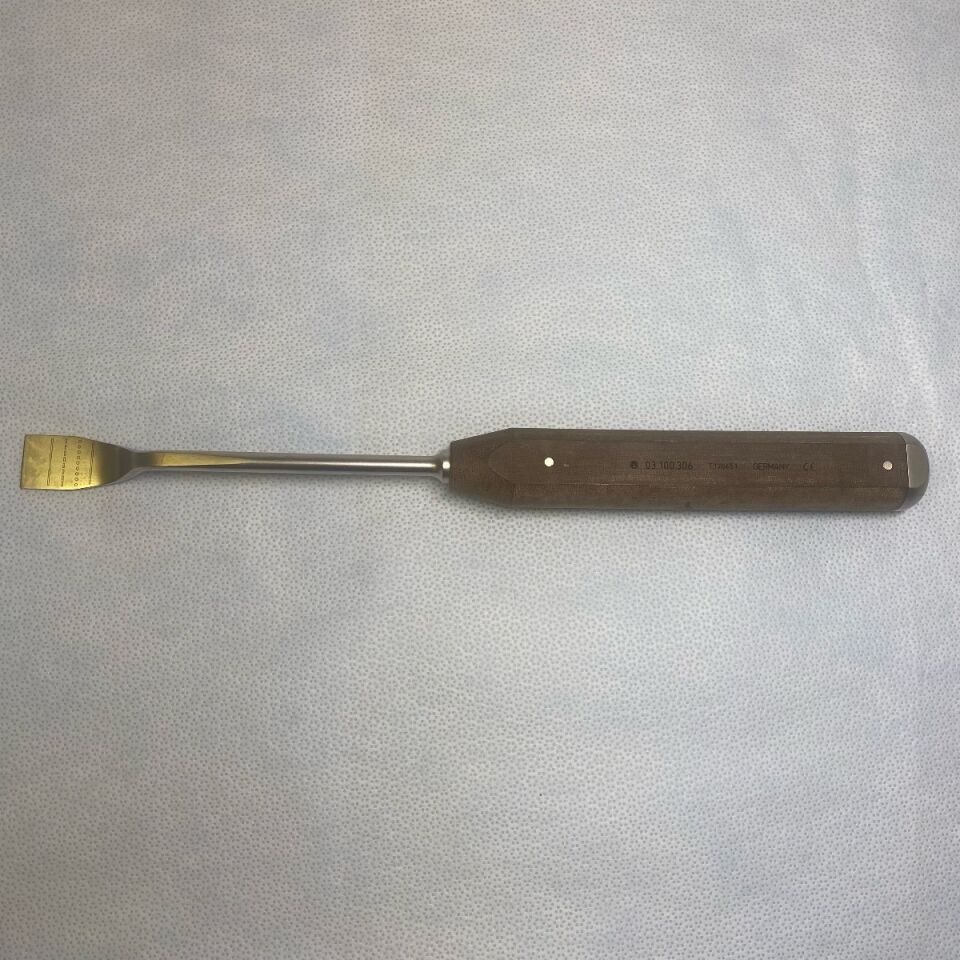 03.100.306 Bayonette Pelvic Osteotome, 20 mm US455